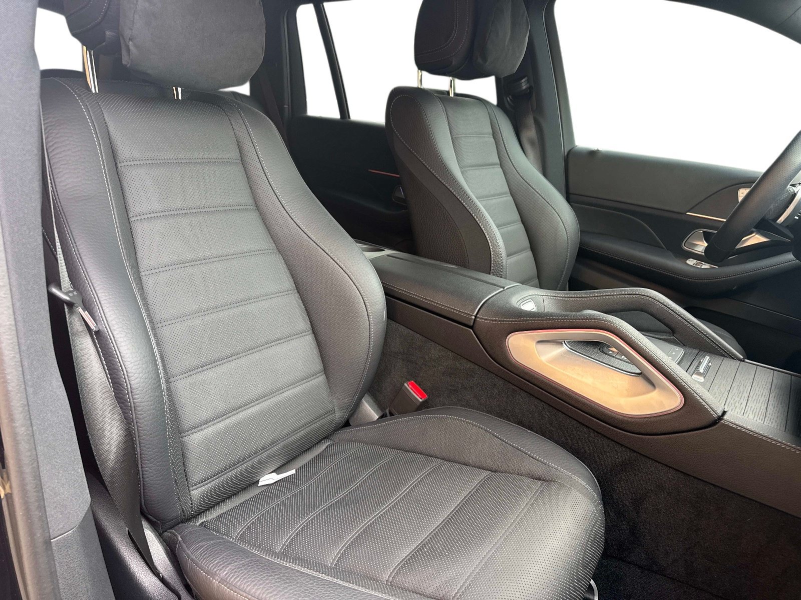 Used 2025 Mercedes-Benz GLS 580 4MATIC image 15
