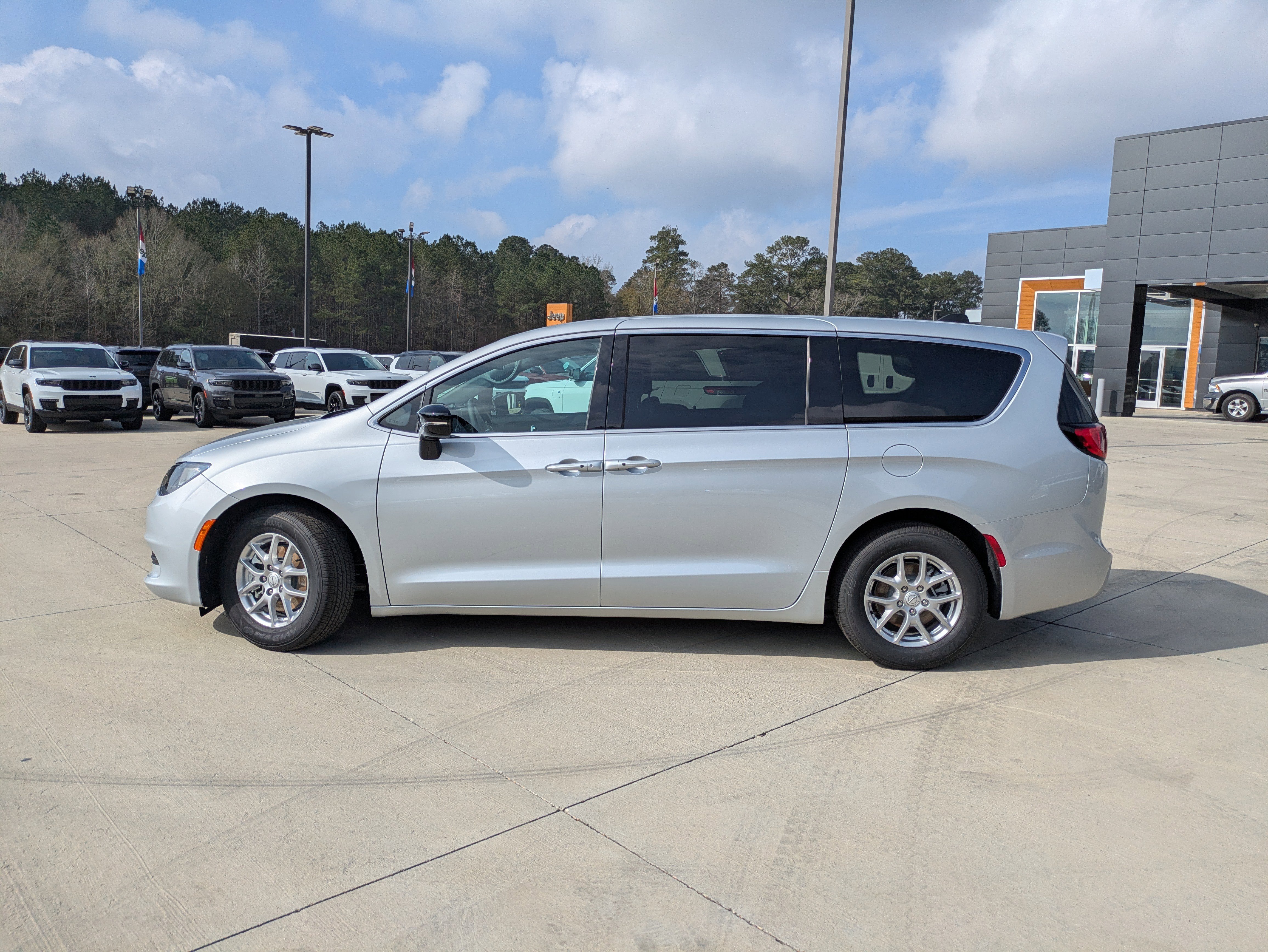 New 2026 Chrysler Voyager LX image 5