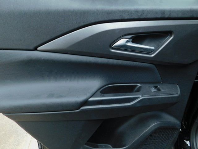 Used 2025 Chevrolet Equinox EV LT image 6