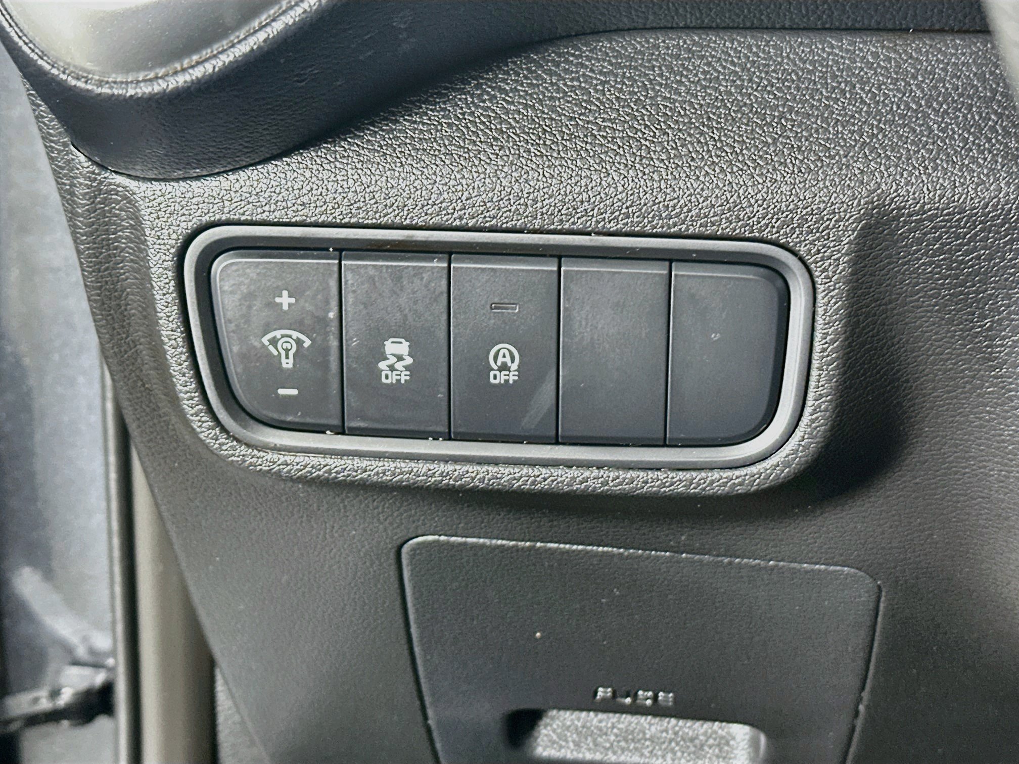 Used 2025 Kia Soul LX w/ LX Technology Package FWD image 17
