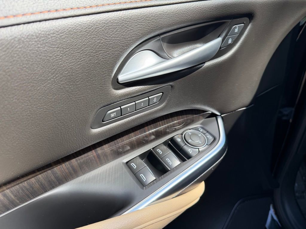 Used 2025 Cadillac XT4 Premium Luxury image 15