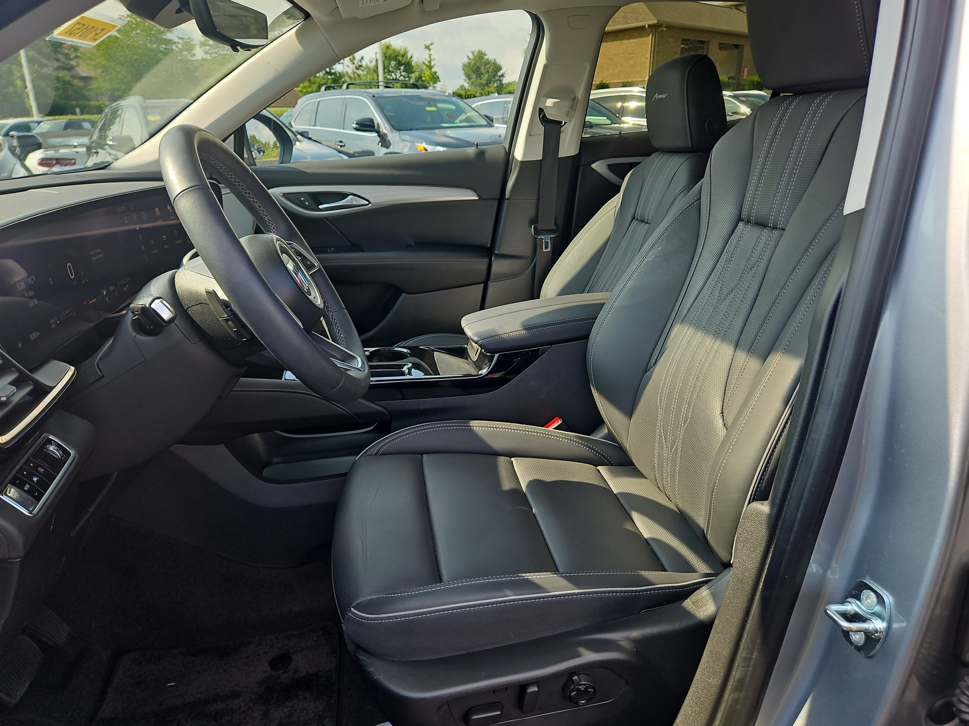 Used 2025 Buick Envision Avenir AWD/4WD image 18