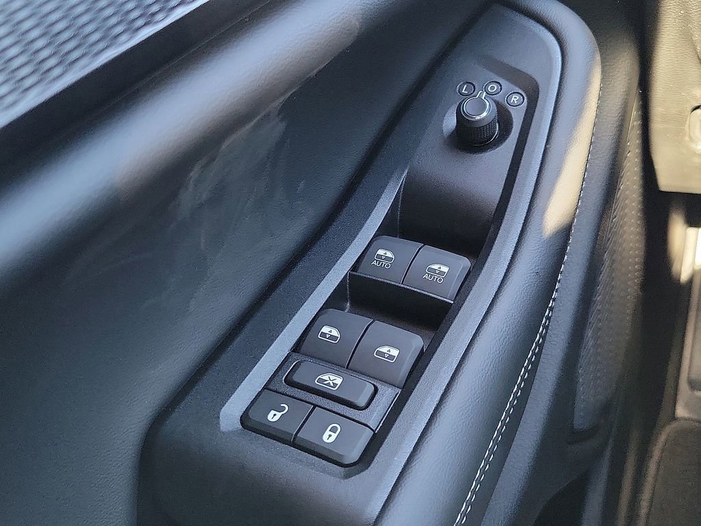 New 2025 Jeep Grand Cherokee L Laredo image 17