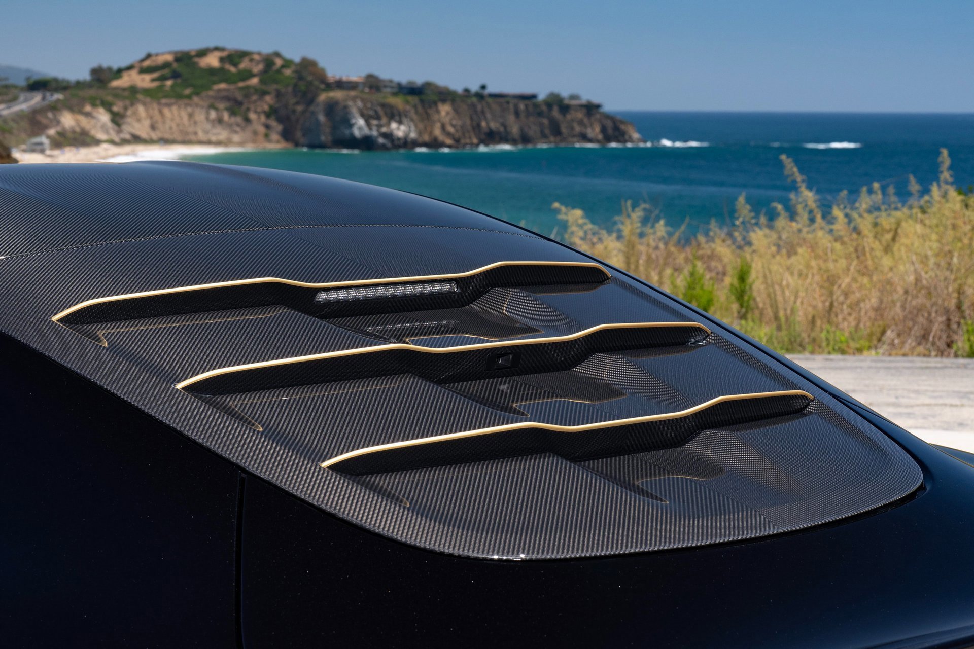 Used 2024 Aston Martin Valour image 34