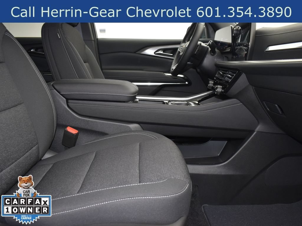 Used 2025 Chevrolet Traverse LT FWD image 24