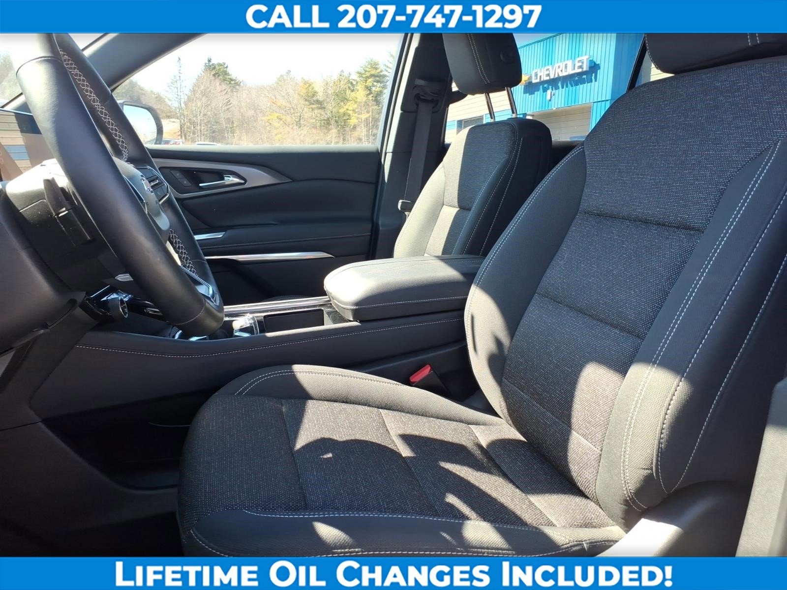 Used 2025 Chevrolet Traverse LT image 12