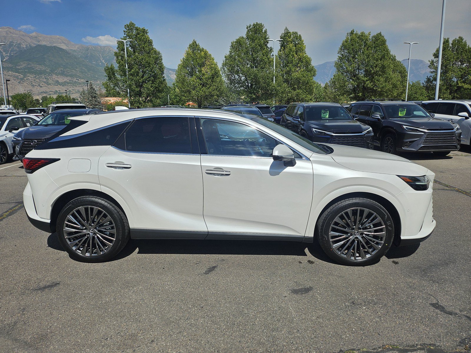 Used 2025 Lexus RX 450h AWD w/ Convenience Package image 4