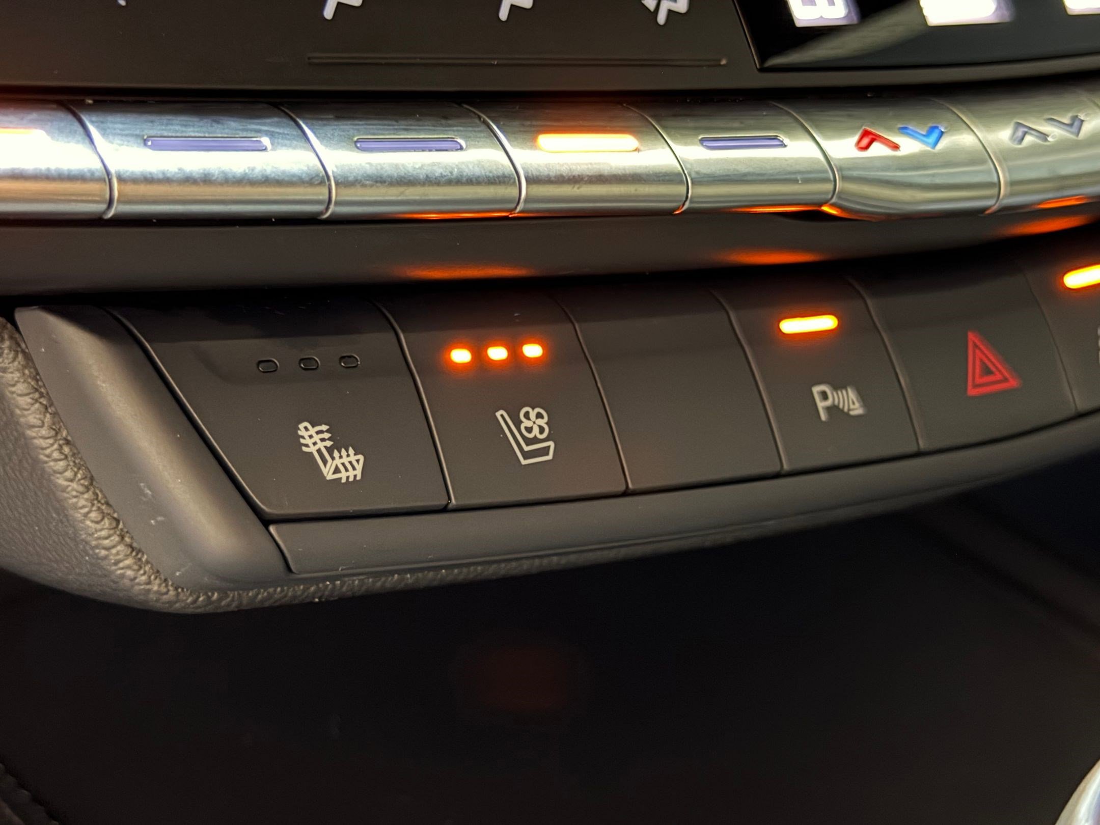 Certified 2023 Cadillac XT4 Premium Luxury w/ Driver Assist Package FWD image 30