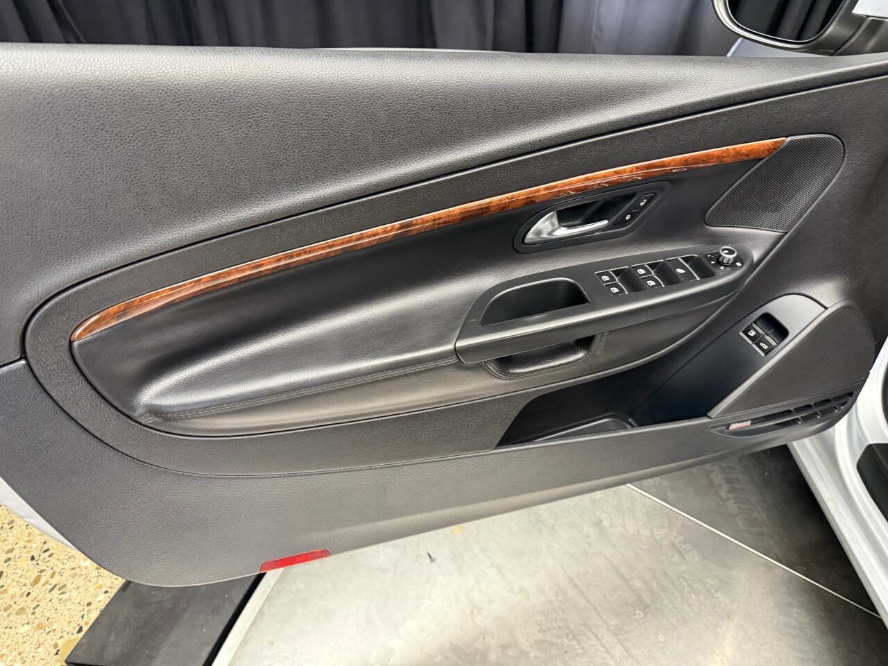 Used 2012 Volkswagen Eos Lux FWD image 28