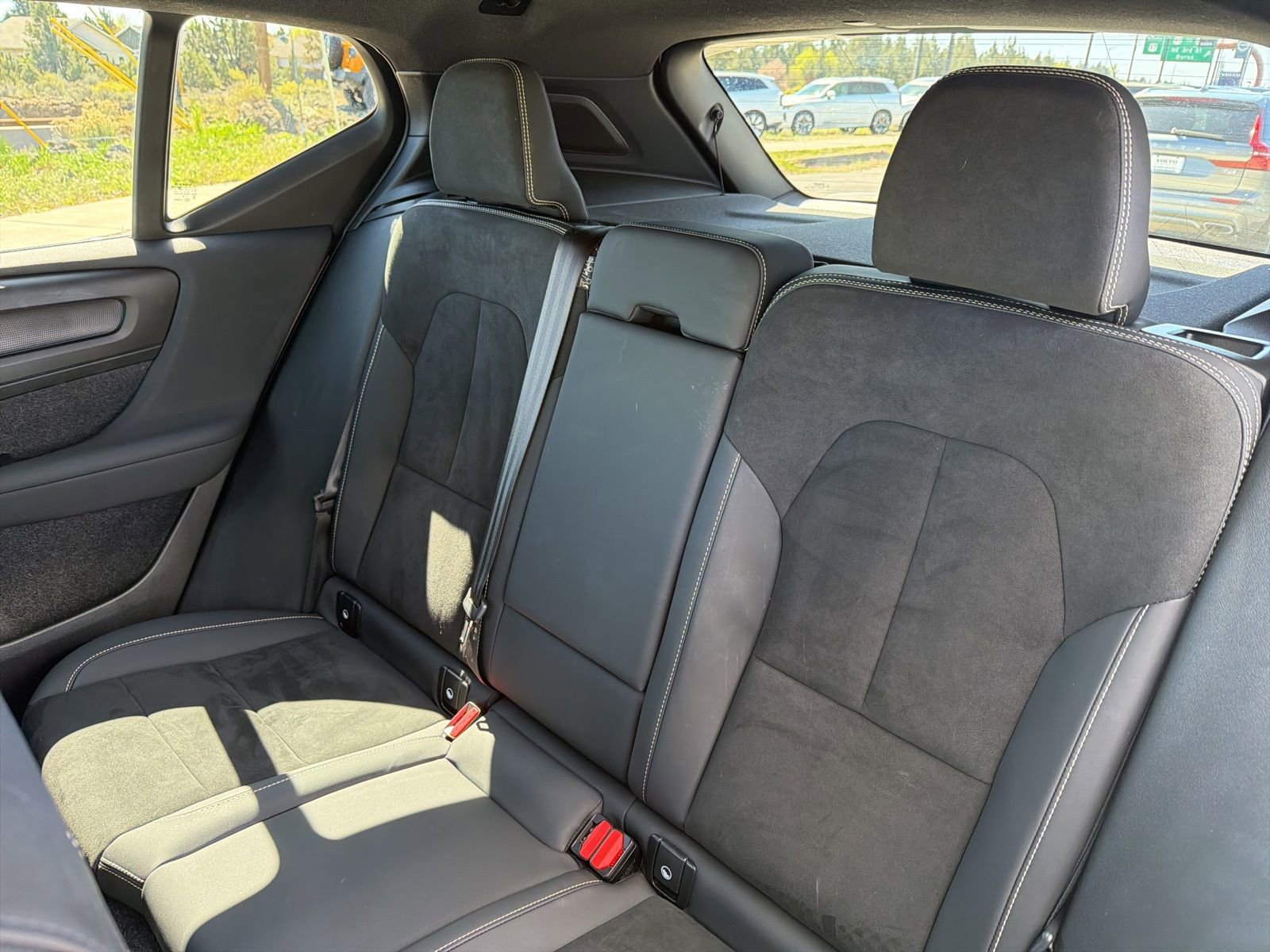 Used 2023 Volvo XC40 Recharge Ultimate w/ Protection Package Premier AWD/4WD image 22