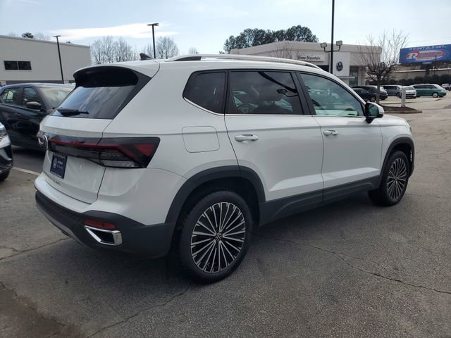 Certified 2025 Volkswagen Taos SE w/ Panoramic Sunroof Package image 4