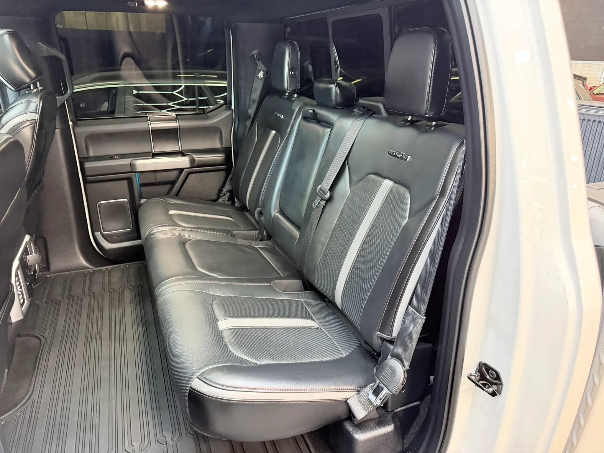 Used 2018 Ford F150 Platinum w/ Equipment Group 701A Luxury AWD/4WD image 27