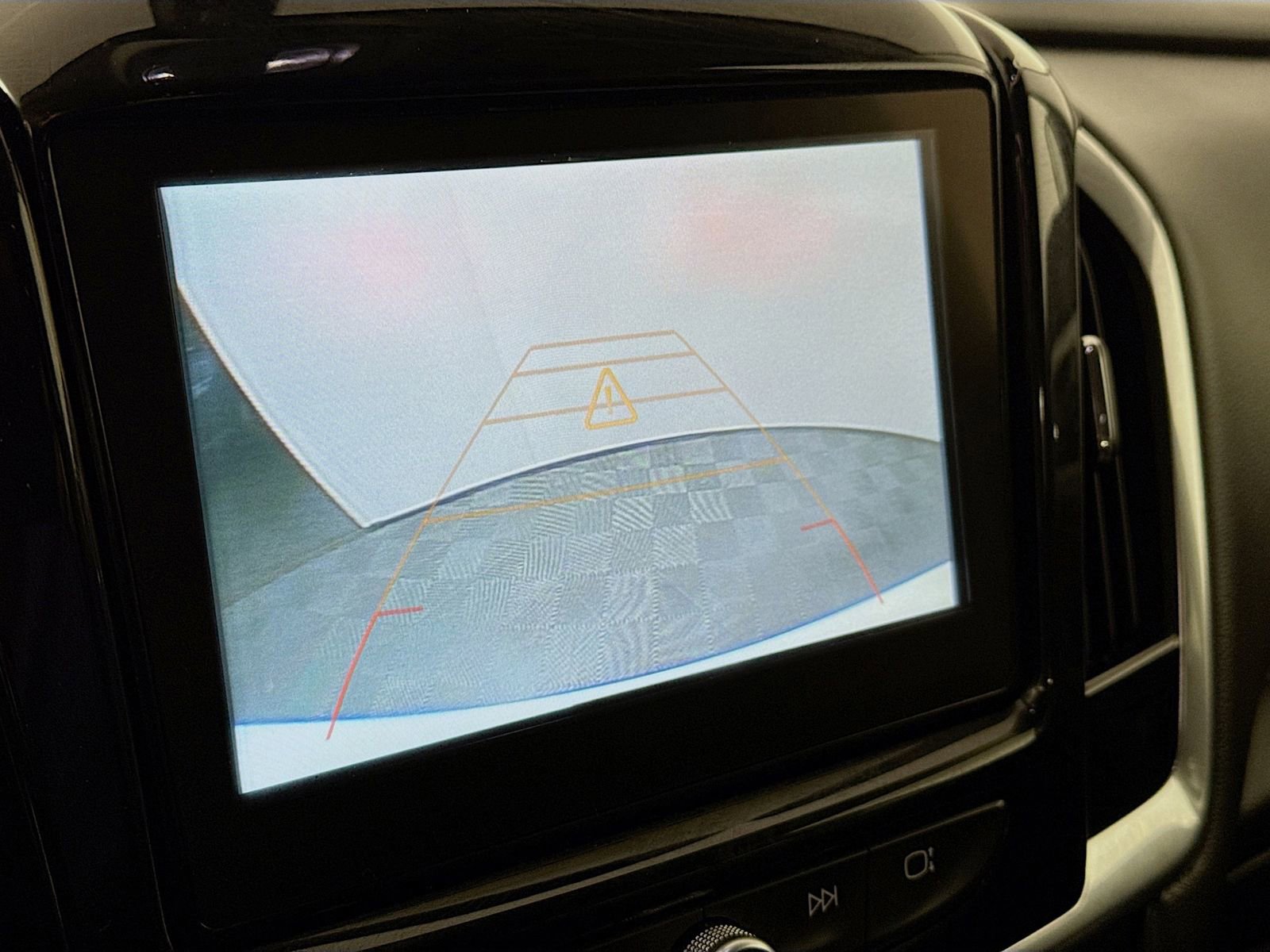 Used 2019 Chevrolet Traverse LT AWD/4WD image 13