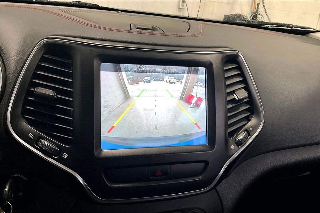 Used 2019 Jeep Cherokee Trailhawk w/ Cold Weather Group image 14
