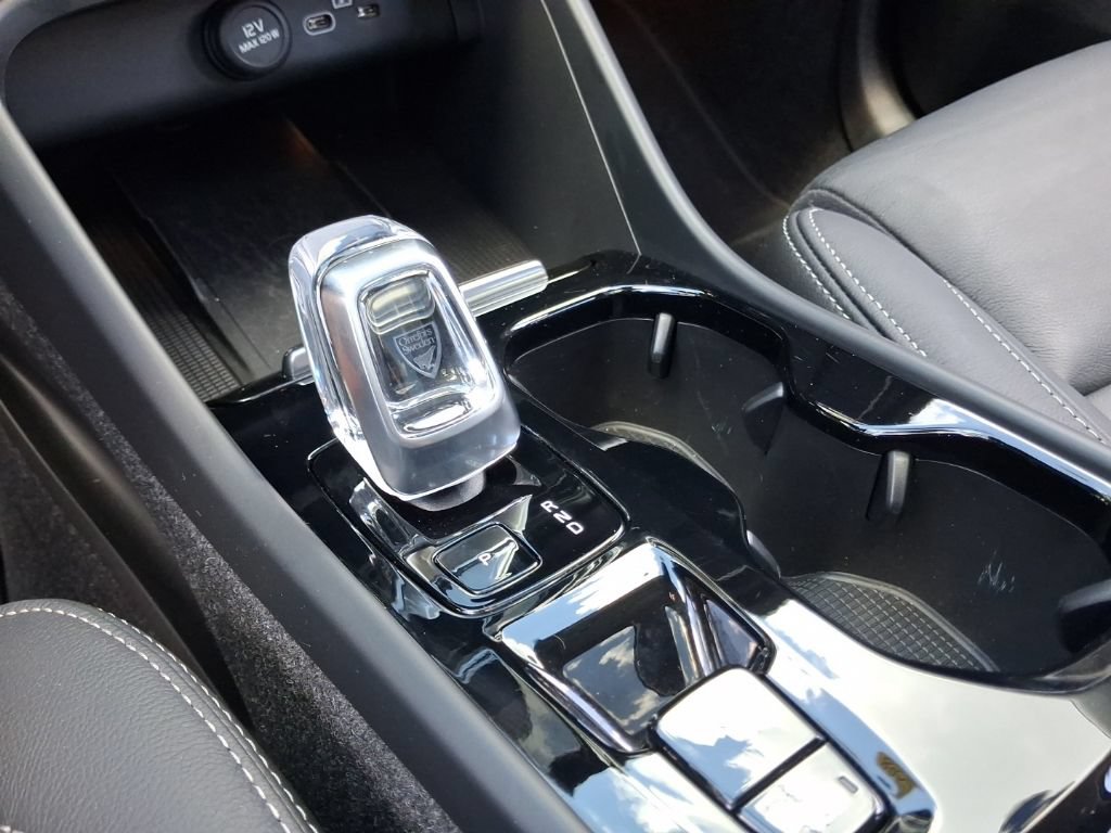 Certified 2024 Volvo XC40 B5 Plus AWD/4WD image 22