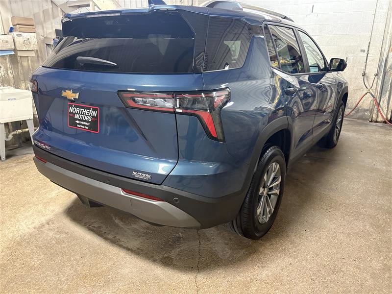 Used 2025 Chevrolet Equinox LT w/ Convenience Package II image 3