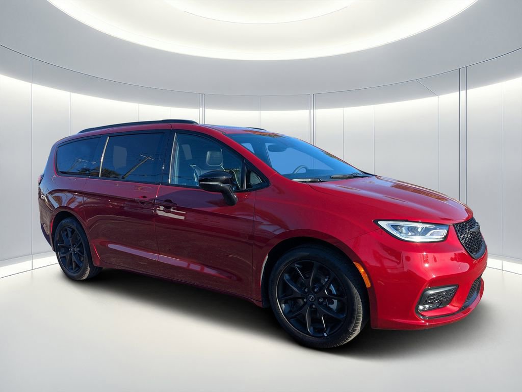 Used 2025 Chrysler Pacifica Limited FWD image 1