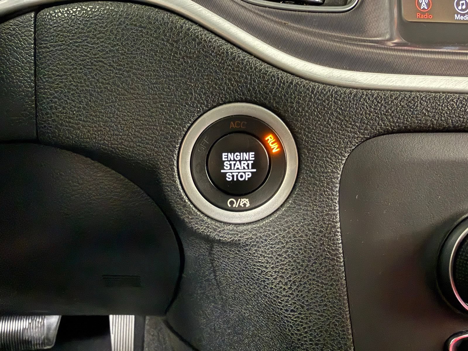 Used 2019 Dodge Charger SXT RWD image 18