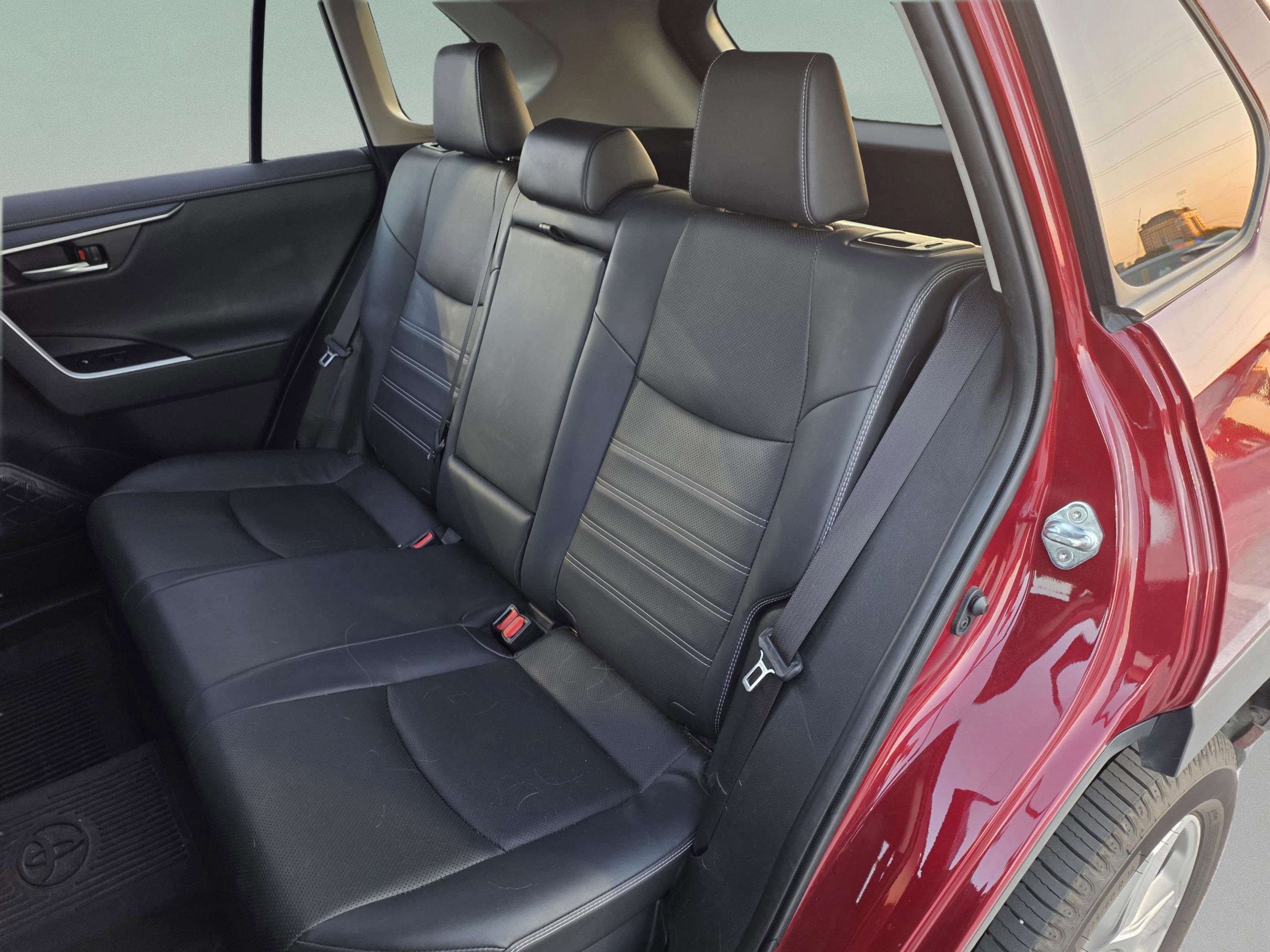 Used 2020 Toyota RAV4 Limited AWD/4WD image 16
