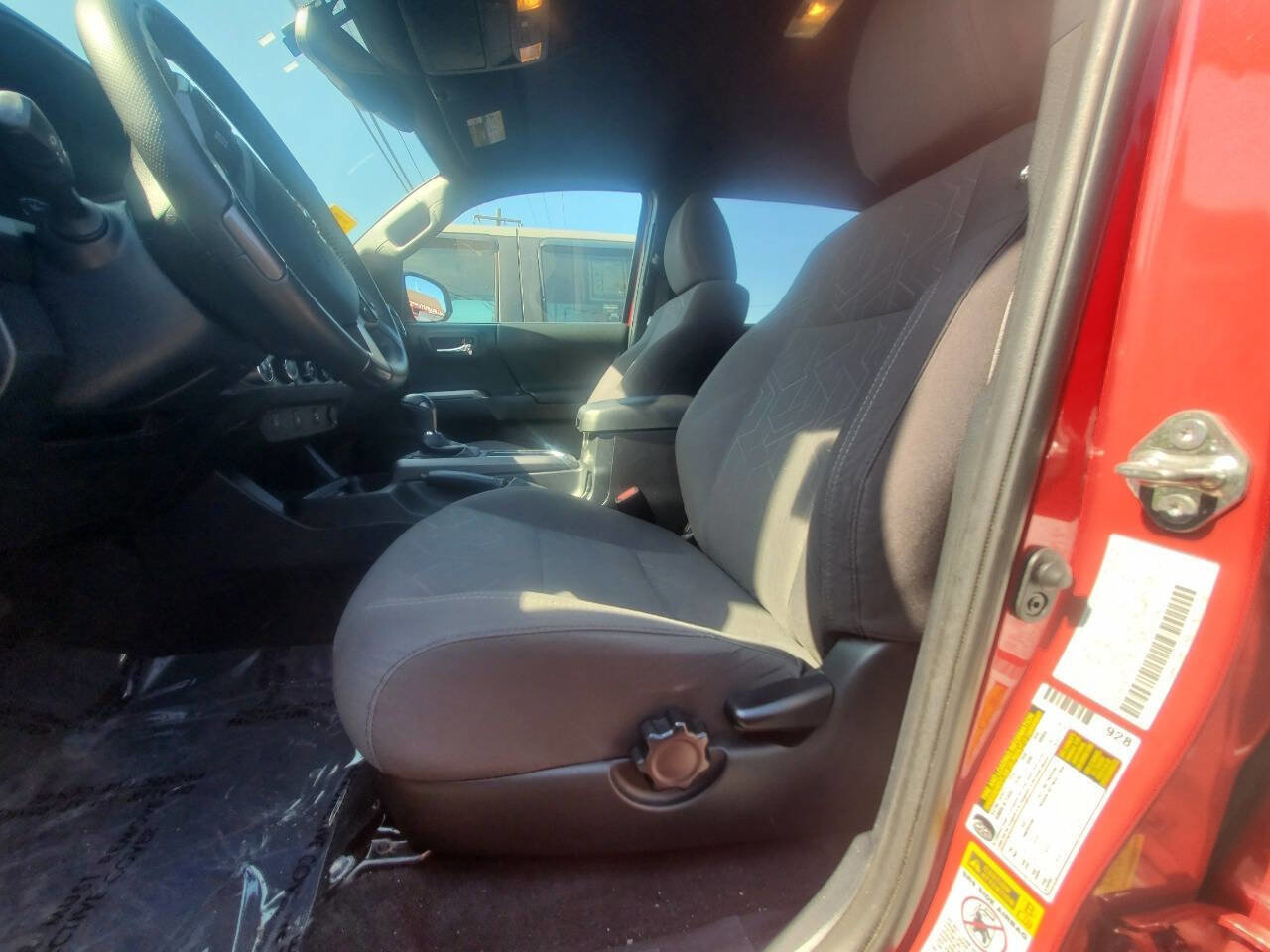 Used 2017 Toyota Tacoma TRD Sport w/ Exterior Package image 12