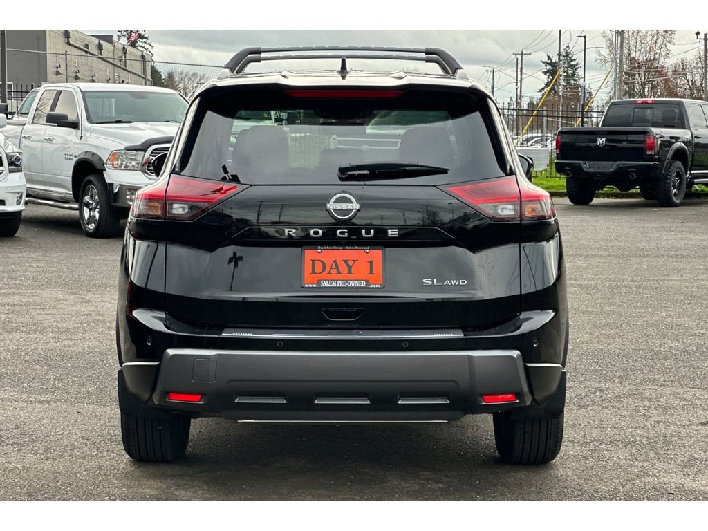 Used 2025 Nissan Rogue SL w/ SL Premium Package image 6
