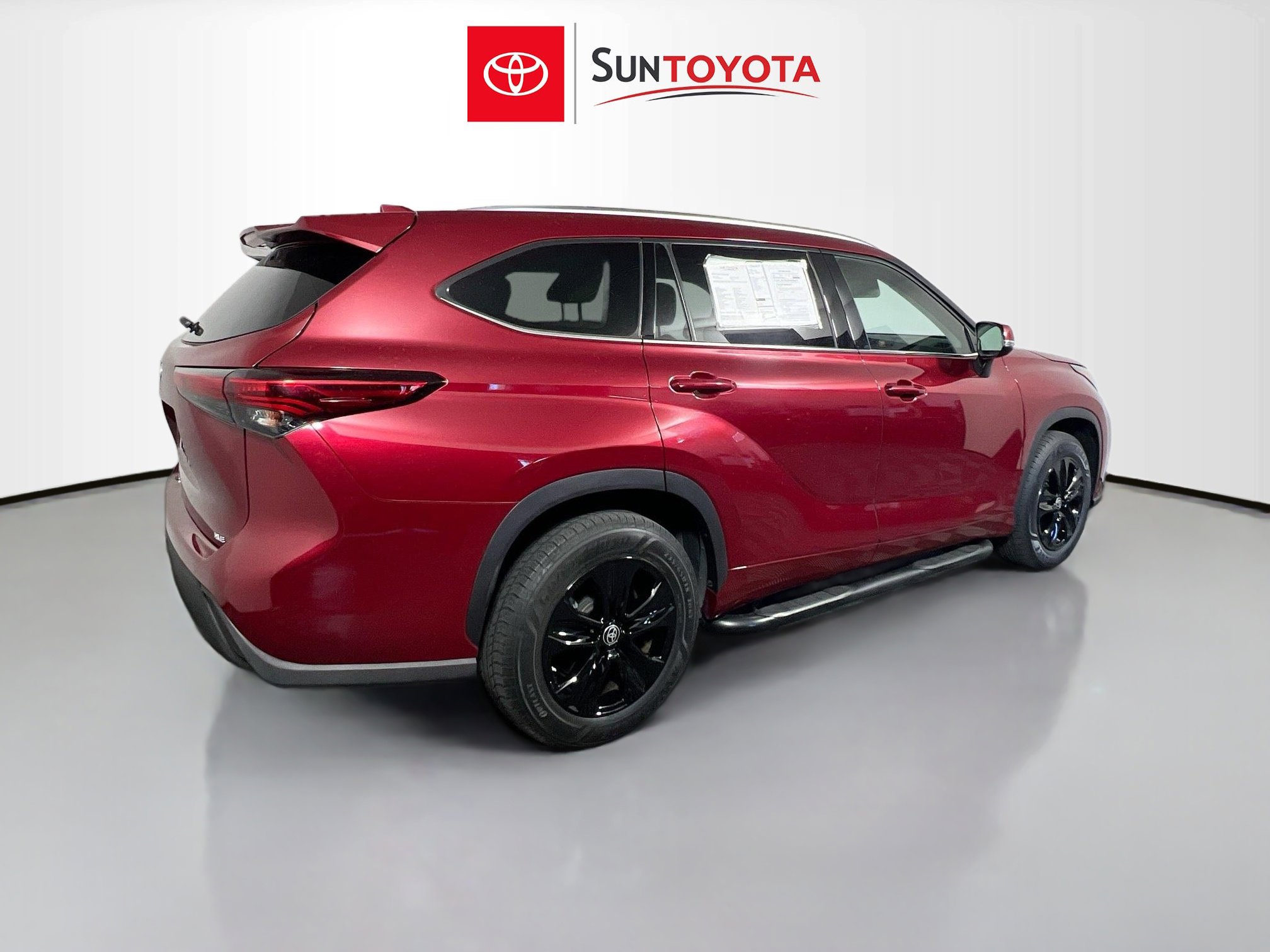 Used 2020 Toyota Highlander XLE image 4