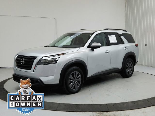Used 2025 Nissan Pathfinder SV image 3