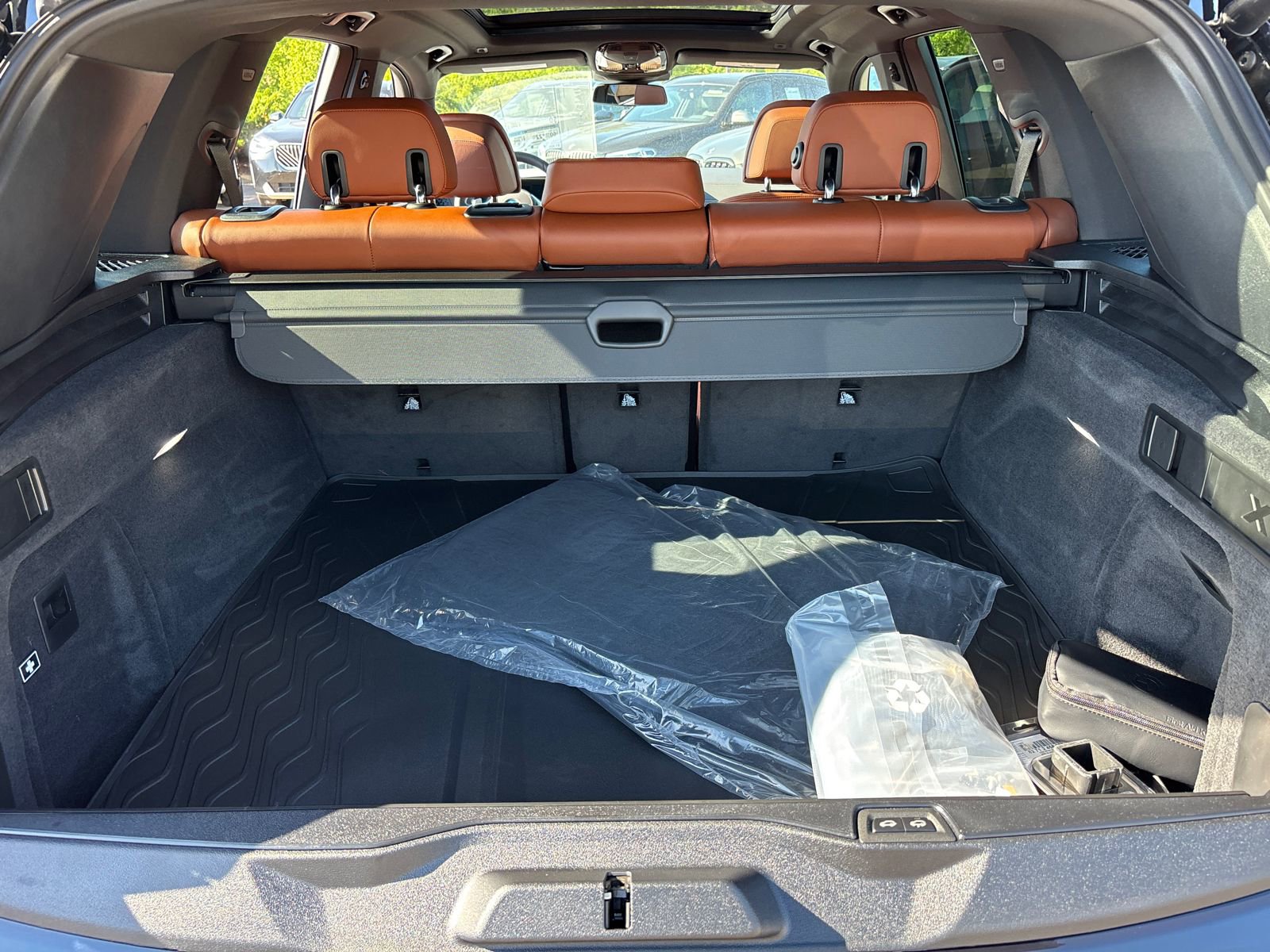New 2026 BMW X5 xDrive50e w/ M Sport Package AWD/4WD image 9