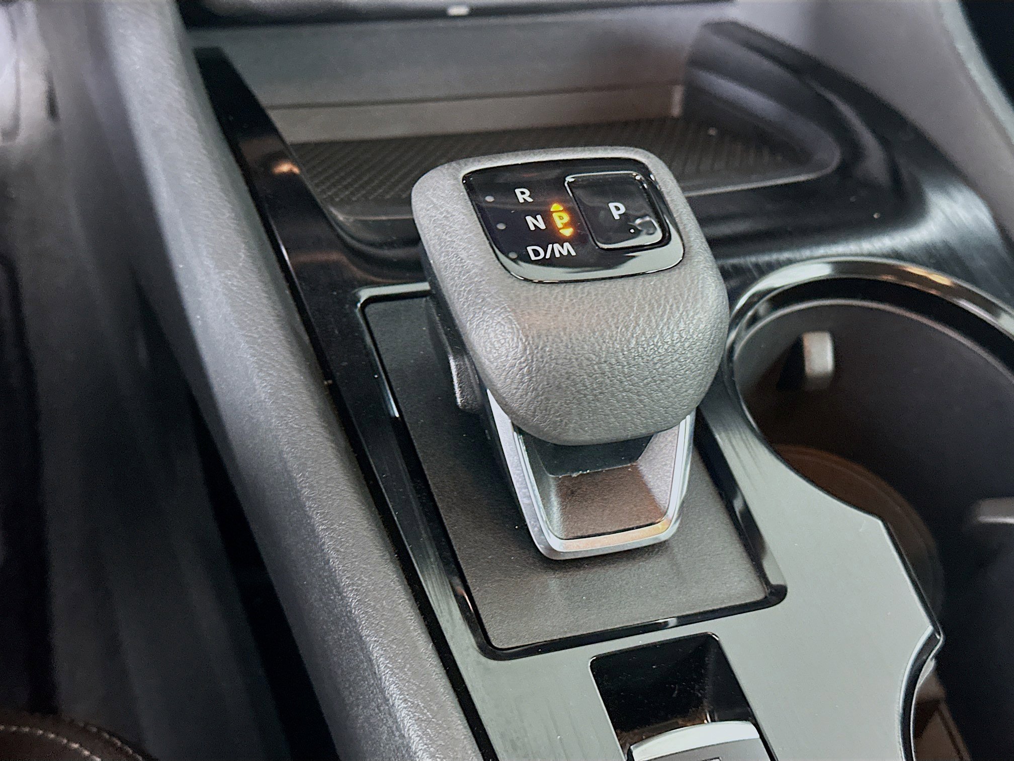 Used 2025 Nissan Rogue SV image 24