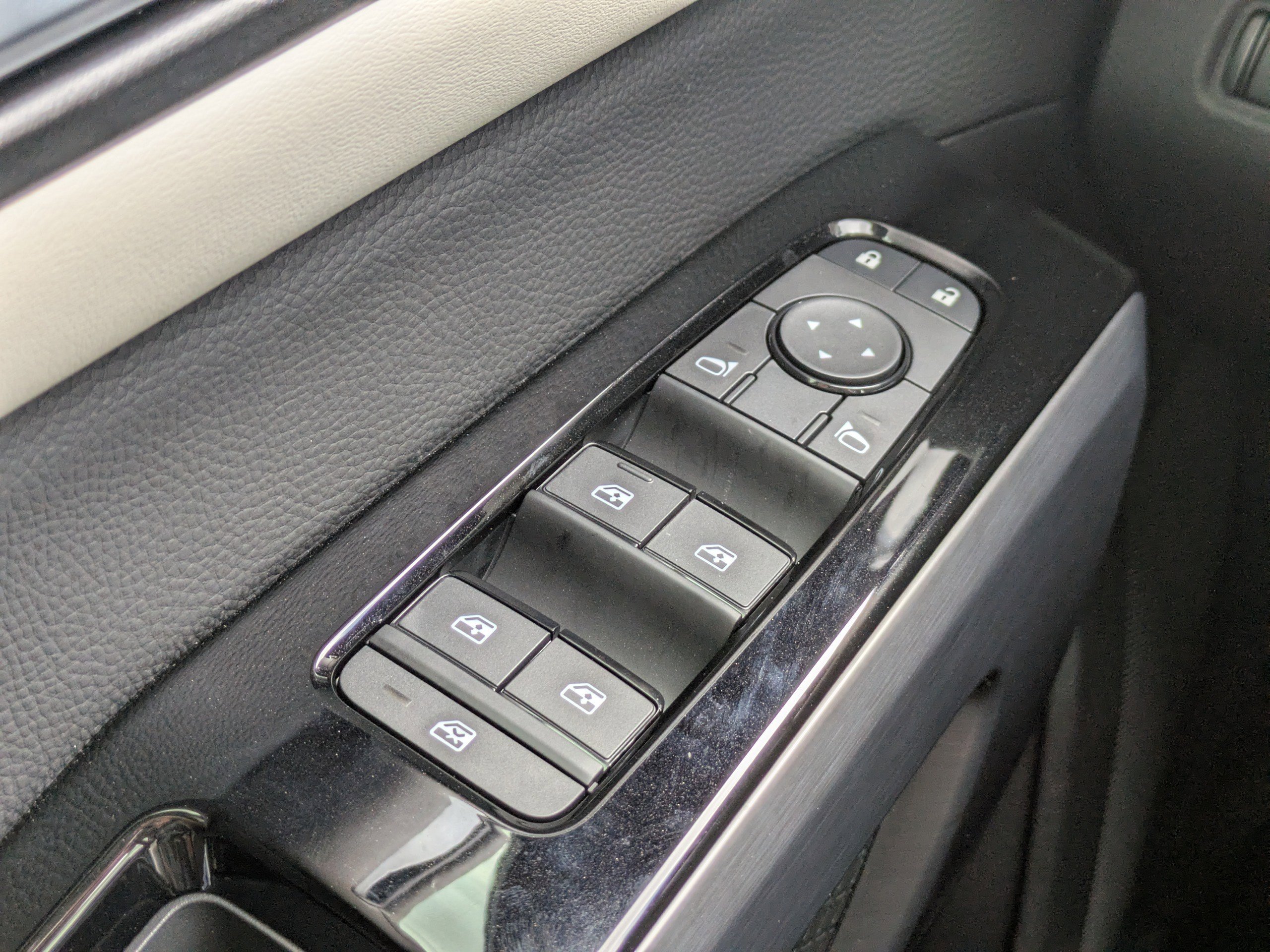 New 2026 Nissan Pathfinder SL FWD image 28