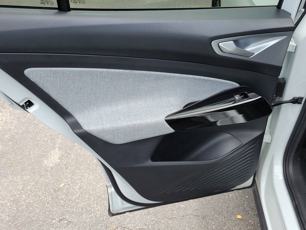 Used 2024 Volkswagen ID.4 Pro image 9