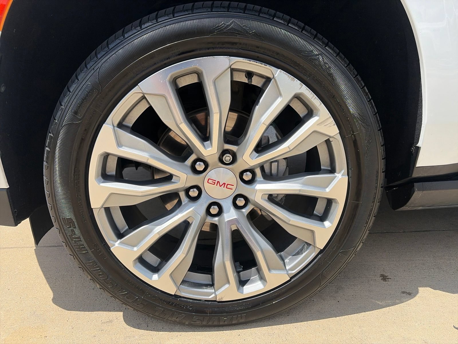 Used 2023 GMC Yukon XL Denali RWD image 9