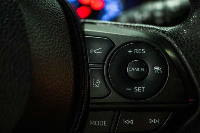 Used 2022 Toyota RAV4 XLE w/ Convenience Package FWD image 19