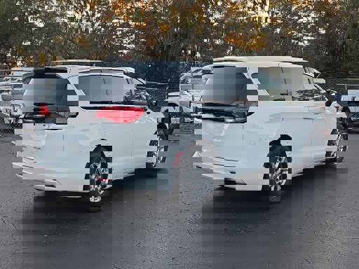 Used 2023 Chrysler Voyager LX image 7