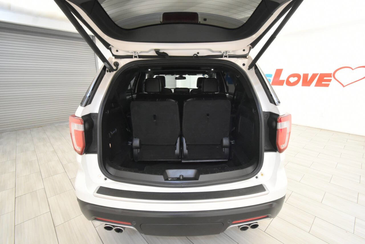 Used 2018 Ford Explorer Platinum image 41