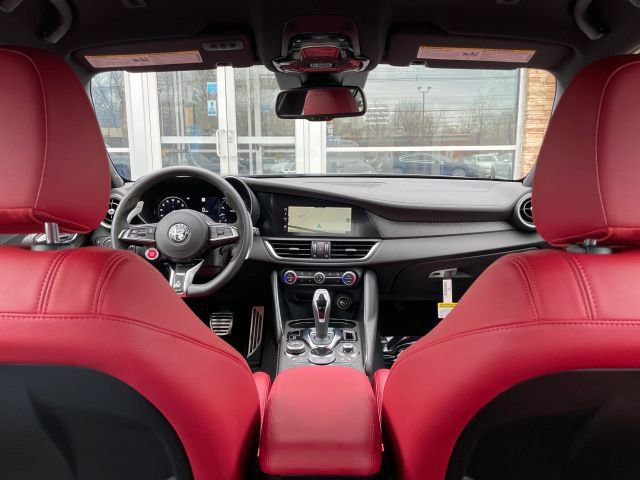 Used 2024 Alfa Romeo Giulia Quadrifoglio image 47