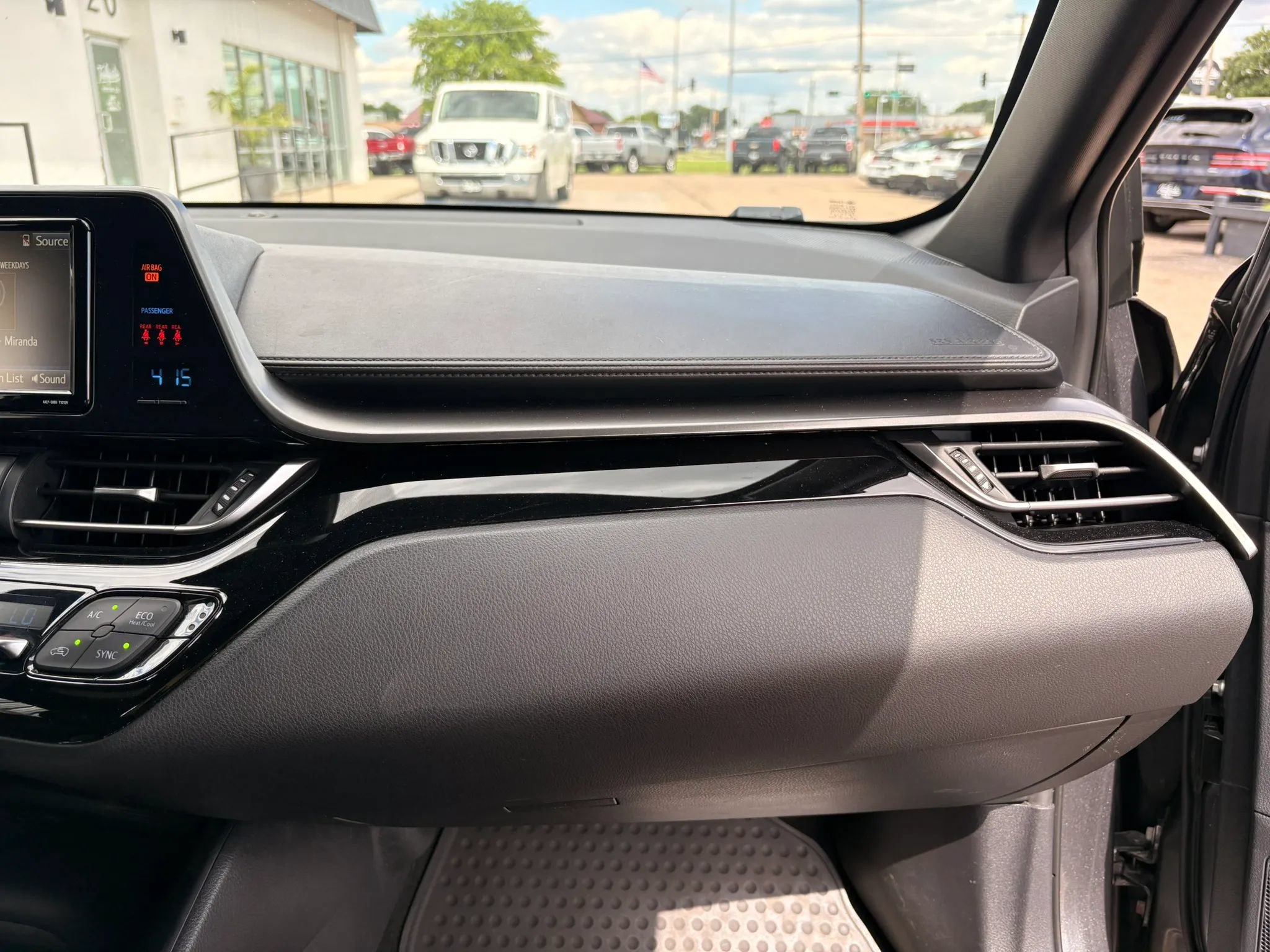 Used 2018 Toyota C-HR XLE FWD image 19
