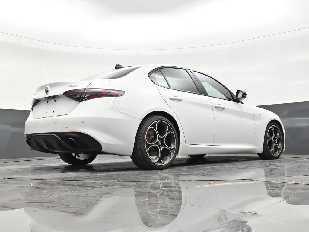 Used 2024 Alfa Romeo Giulia Veloce RWD image 24
