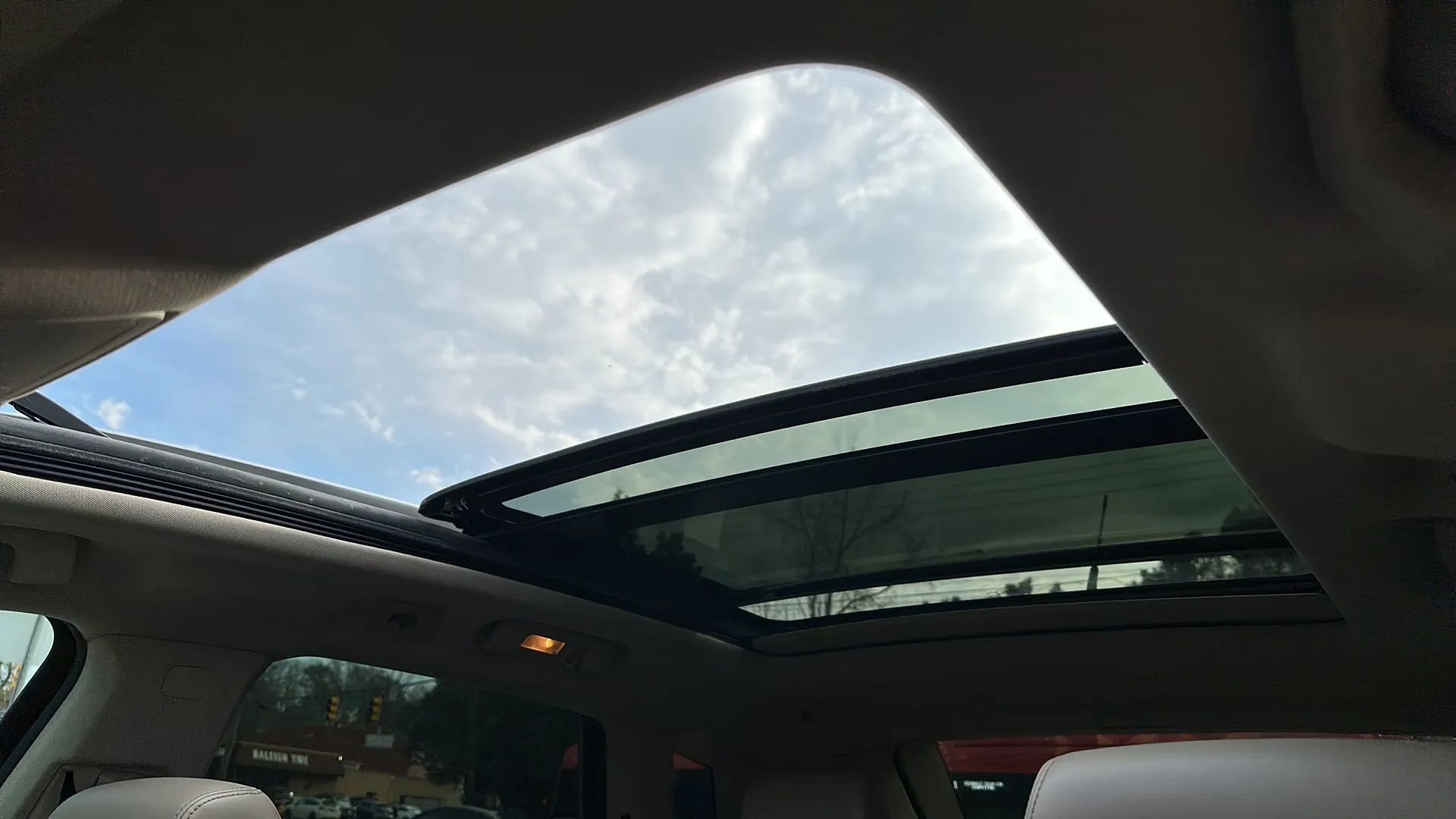 Used 2014 Cadillac SRX Performance w/ Driver Awareness Package image 31