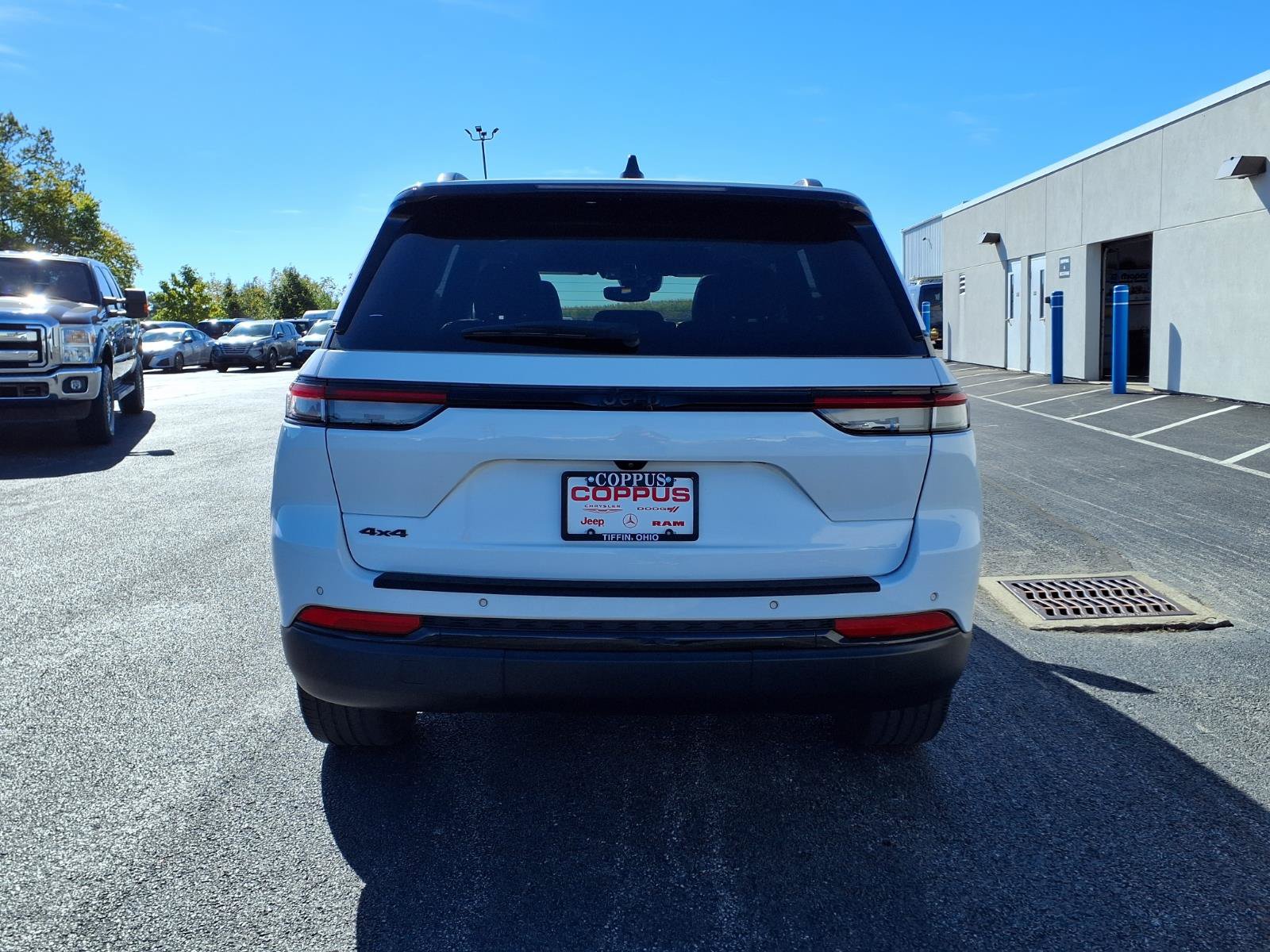 Used 2024 Jeep Grand Cherokee Altitude AWD/4WD image 6