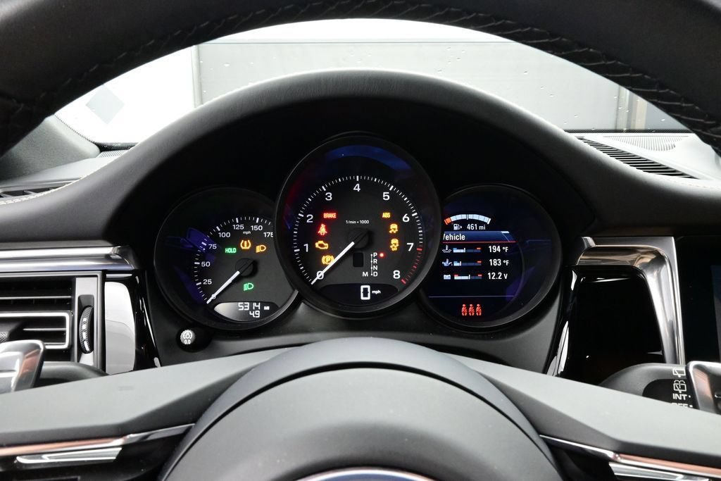Certified 2025 Porsche Macan AWD/4WD image 9