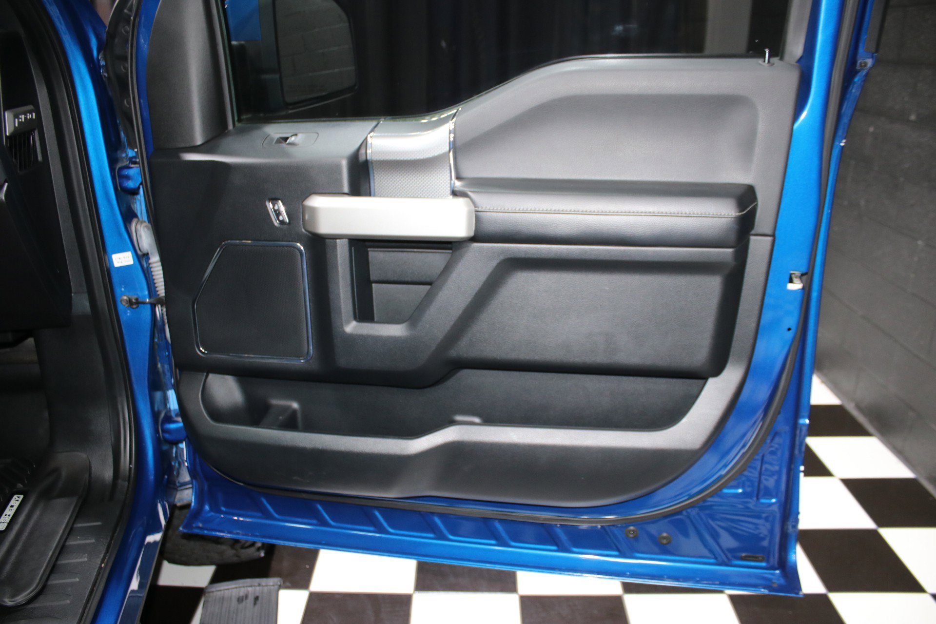 Used 2017 Ford F150 Lariat w/ Equipment Group 502A Luxury image 34