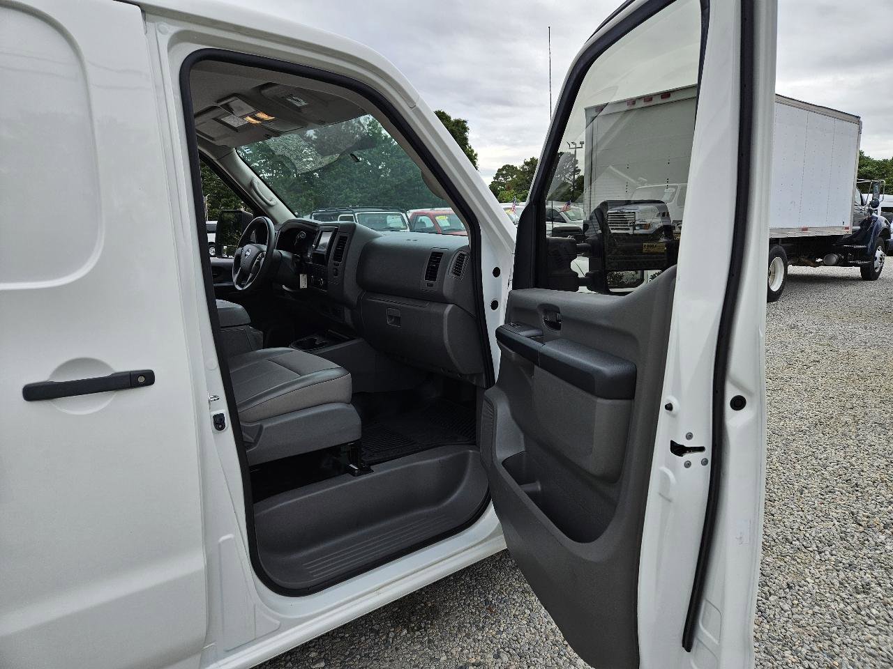 Used 2019 Nissan NV 2500 SV RWD image 24