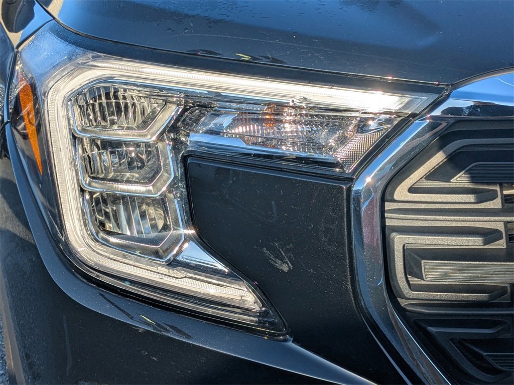 Used 2024 GMC Terrain SLE image 9