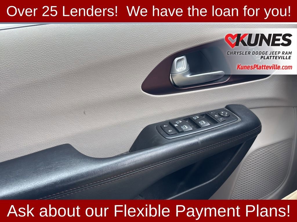 Used 2017 Chrysler Pacifica Limited w/ UConnect Theater Package FWD image 19