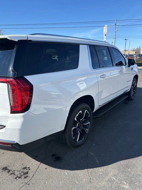 Used 2023 GMC Yukon XL SLT image 4