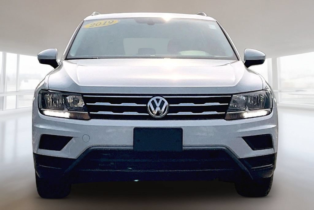 Used 2019 Volkswagen Tiguan SE w/ Panoramic Sunroof Package FWD image 2