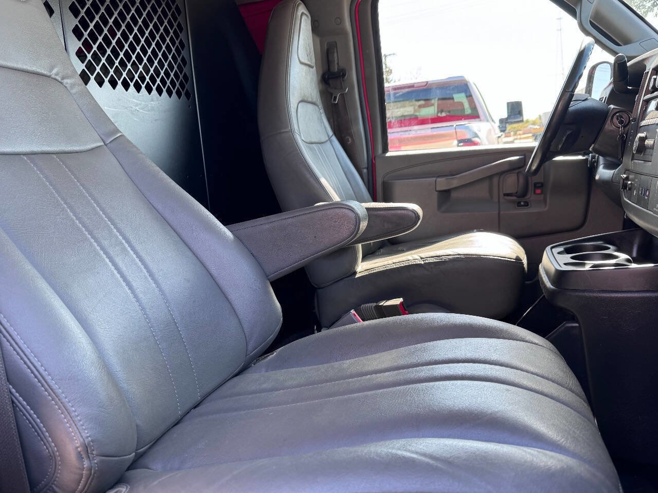 Used 2021 Chevrolet Express 2500 w/ Driver Convenience Package image 5