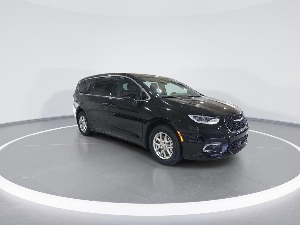 New 2026 Chrysler Pacifica Select image 2