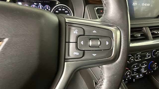 Used 2021 Chevrolet Suburban Premier w/ Premium Package RWD image 16